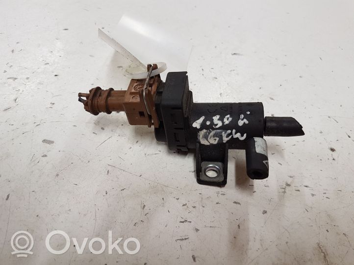 Nissan Navara D40 Turboahtimen magneettiventtiili 8200762162