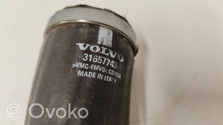 Volvo XC90 Tube d'admission de tuyau de refroidisseur intermédiaire 31657743