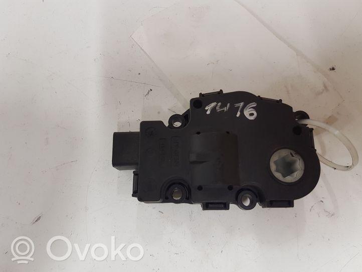 Volvo V40 Moteur / actionneur de volet de climatisation EFB467