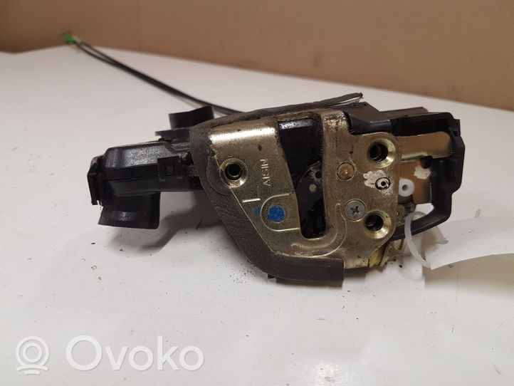 Toyota Avensis T250 Front door lock 2604