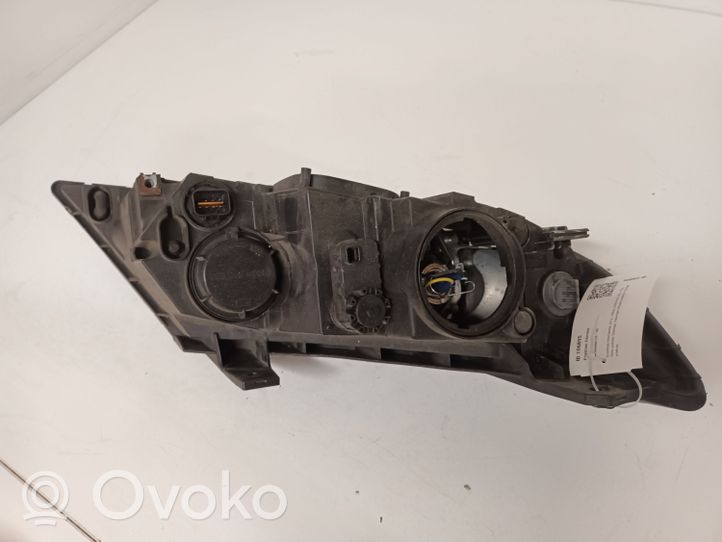 KIA Sorento Lampa przednia 921012P040