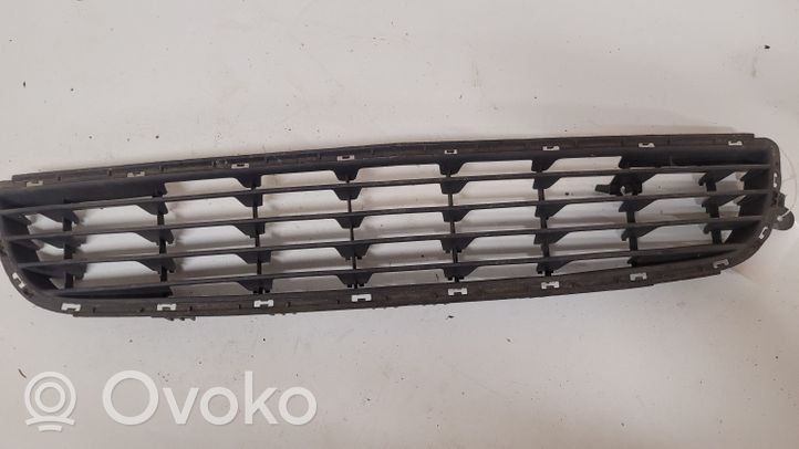 Opel Zafira B Front bumper lower grill 