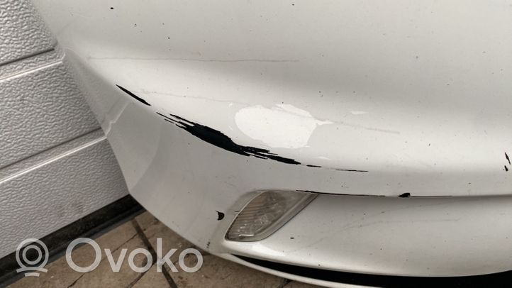 Volvo V40 Priekšējais bamperis 