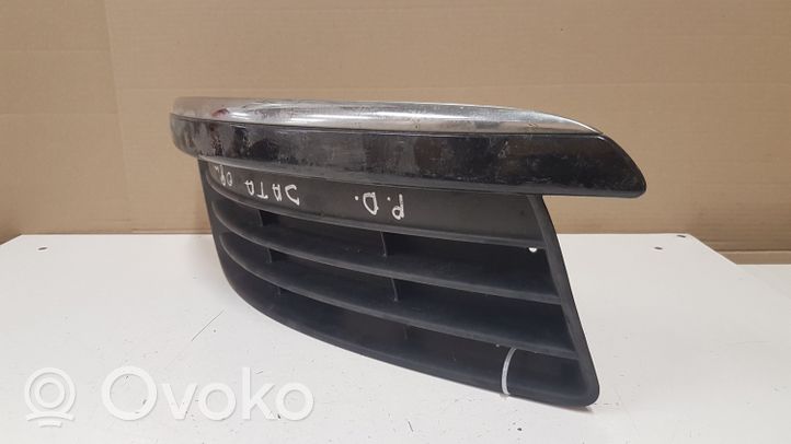 Volkswagen Jetta V Front bumper lower grill 1K0853666J