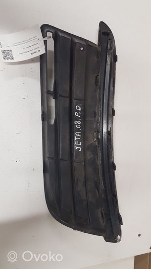 Volkswagen Jetta V Etupuskurin alempi jäähdytinsäleikkö 1K0853666J