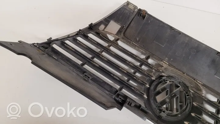 Volkswagen PASSAT B6 Maskownica / Grill / Atrapa górna chłodnicy 3C0853651