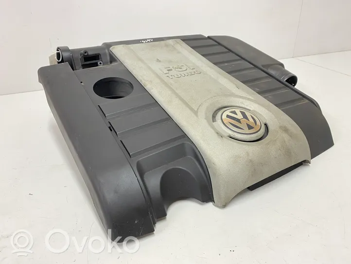 Volkswagen PASSAT B6 Engine cover (trim) 06F133837T