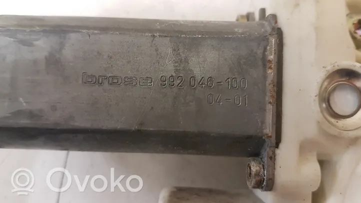 Toyota Avensis T250 Elektryczny podnośnik szyby drzwi przednich 992046100