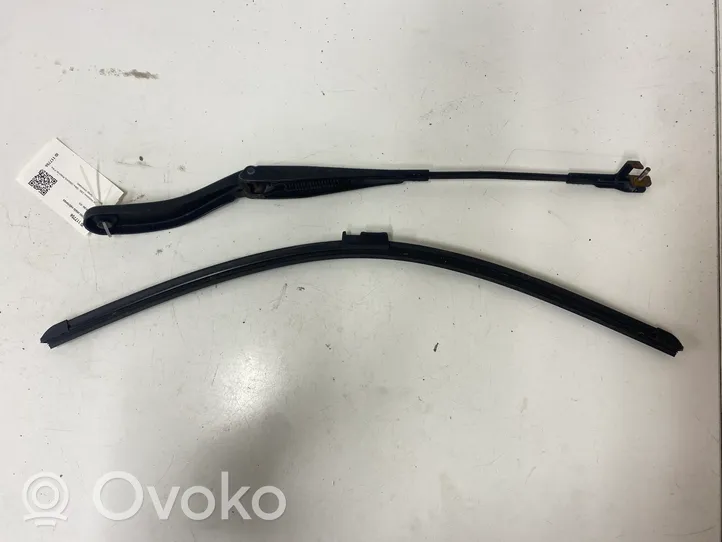 Volvo V50 Windshield/front glass wiper blade 