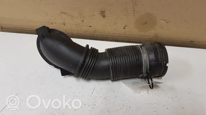 Volkswagen PASSAT B6 Turboahtimen ilmanoton letku 06F129627G