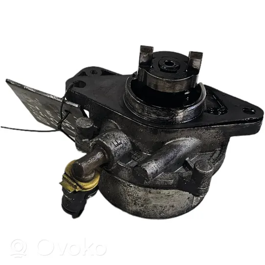 Opel Astra H Vacuum pump 