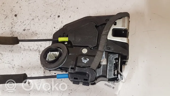 Toyota Avensis T270 Rear door lock 