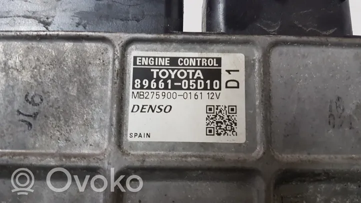 Toyota Avensis T270 Variklio valdymo blokas 8966105D10