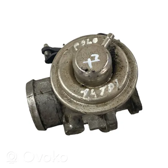 Volkswagen Polo EGR valve 038129637B