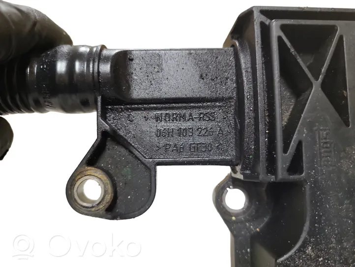 Audi A4 S4 B8 8K Separatore dello sfiato dell’olio 06H103226A