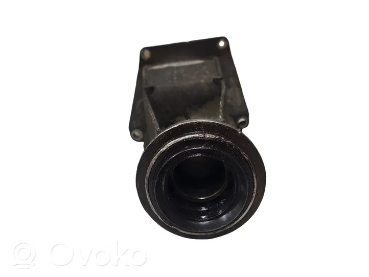 BMW X5 E70 Staffa del cuscinetto di supporto dell’albero di trasmissione 760069103