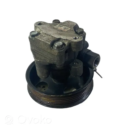 KIA Carens II Pompe de direction assistée 571002E300