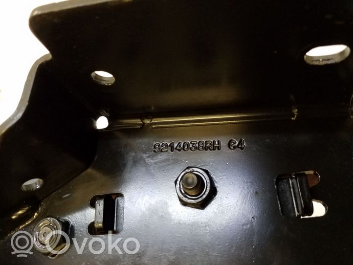 Volvo C70 Staffa di montaggio copertura ripiano portaoggetti 9466689