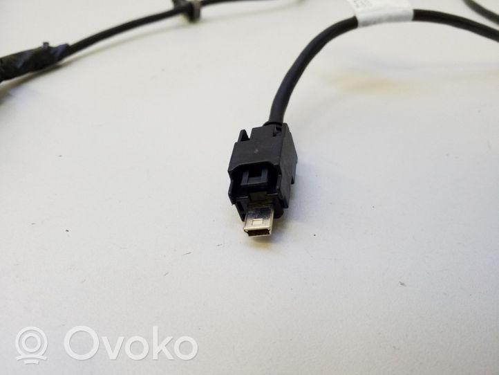 Jeep Cherokee USB socket connector 68225325AA