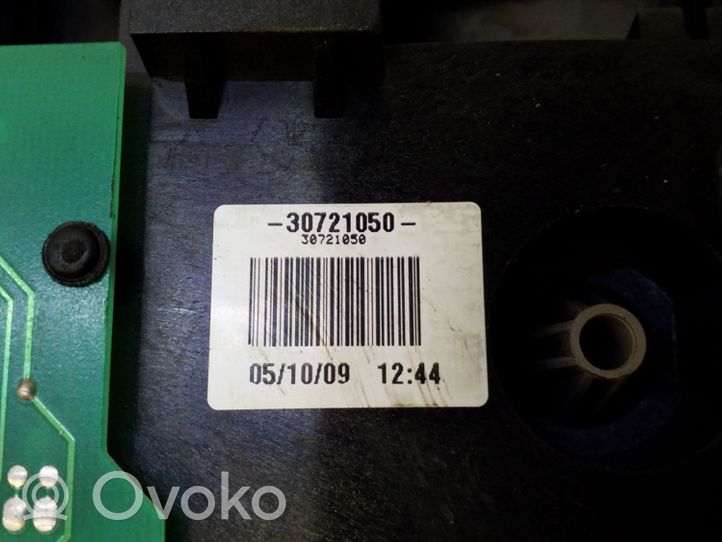 Volvo C30 Przycisk / Włącznik oświetlenia wnętrza kabiny 30721050