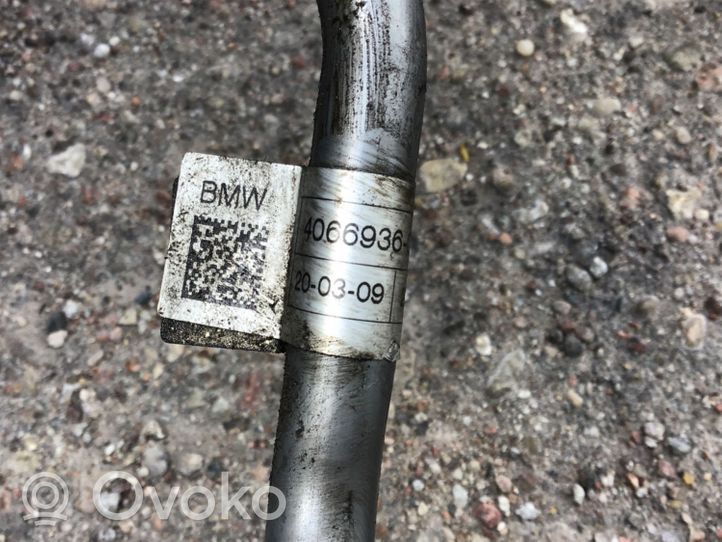 BMW 7 F01 F02 F03 F04 Tubo/tubo flessibile stabilizzatore adattivo 4066936