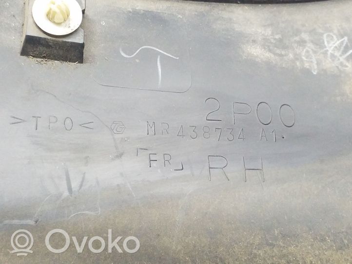 Mitsubishi Pajero Panel wykończeniowy błotnika MR438734