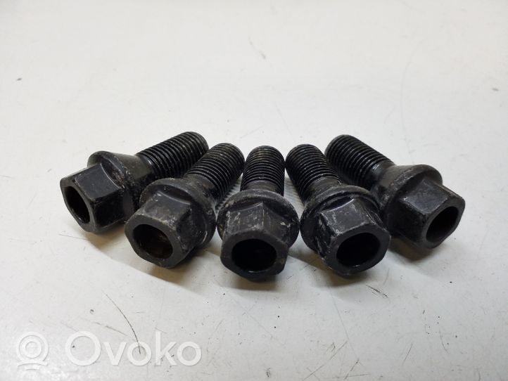 Alfa Romeo Stelvio Nuts/bolts 