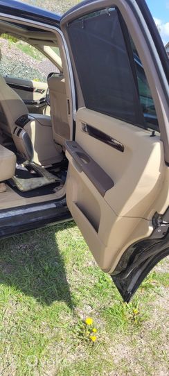 Mercedes-Benz R W251 Boczki / Poszycie drzwi tylnych 