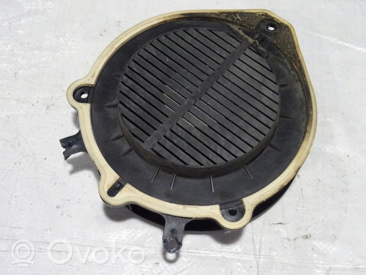 Audi A4 S4 B6 8E 8H Takaoven kaiutin 8E0035411