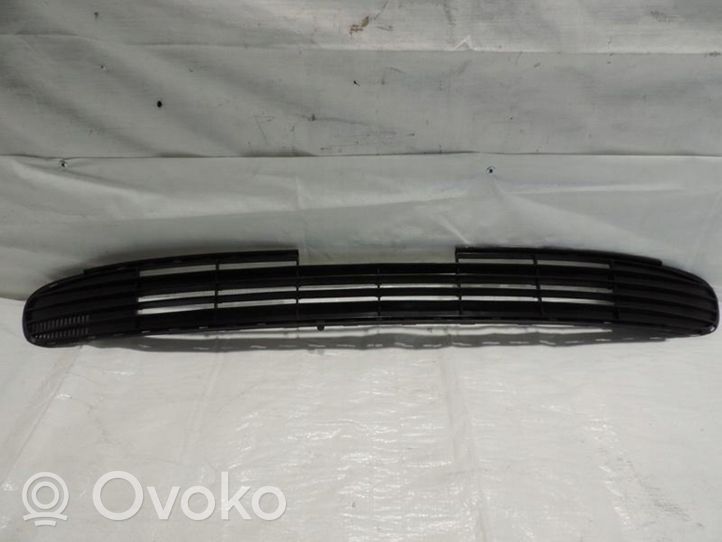 Opel Vectra A Front bumper lower grill 90568245