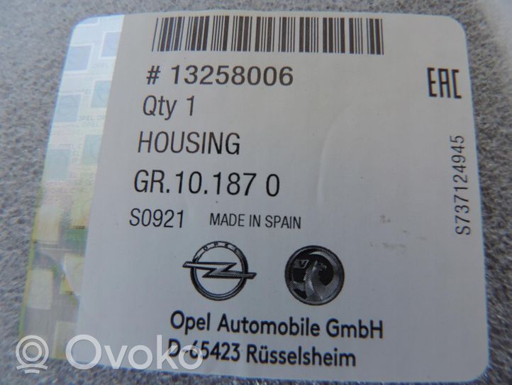 Opel Meriva B Muovisen sivupeilin kotelo 