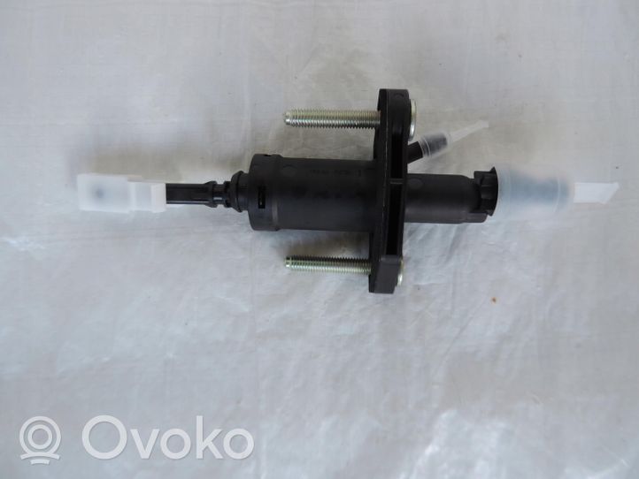 Opel Astra J Darbinis sankabos cilindriukas 55561915