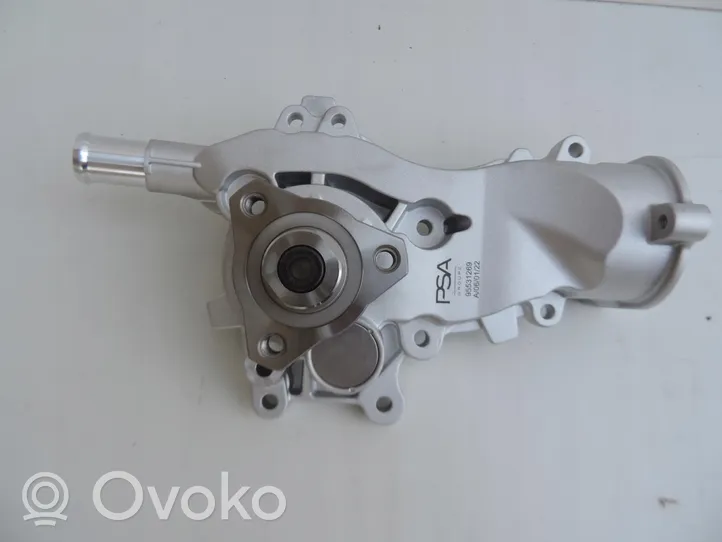 Opel Astra J Water pump 95531269