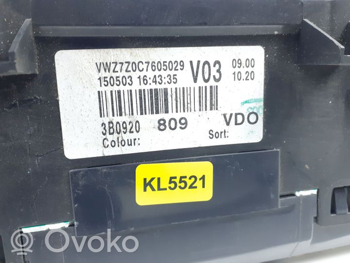 Volkswagen PASSAT B5.5 Tachimetro (quadro strumenti) 3B0920809