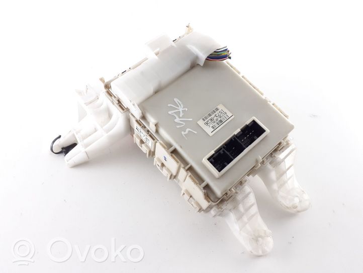 Toyota Verso Fuse module 827300F051C