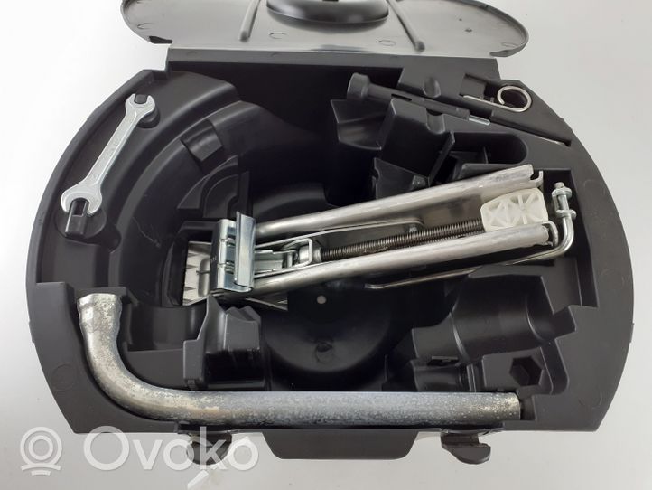 Volkswagen Polo IV 9N3 Kit d’outils 6Q0012115F