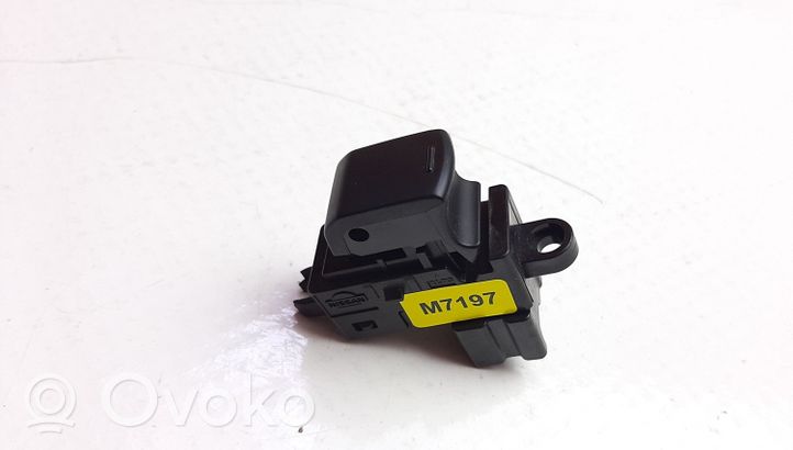 Nissan Qashqai+2 Interruttore di controllo dell’alzacristalli elettrico 25411JD000