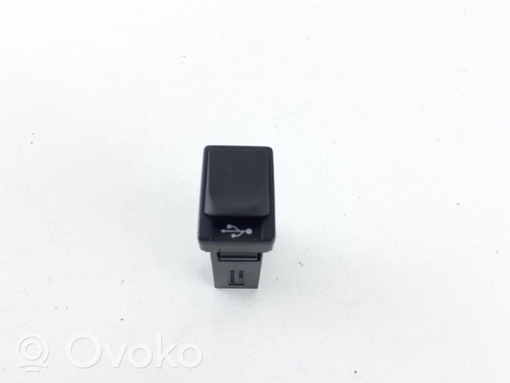 Toyota Hilux (AN10, AN20, AN30) USB-pistokeliitin 861900K010