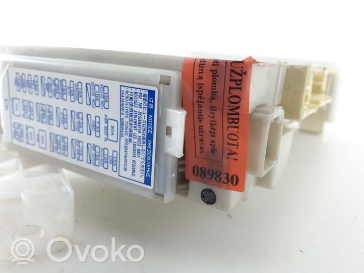 Toyota Prius+ (ZVW40) Module de fusibles 8273047550A