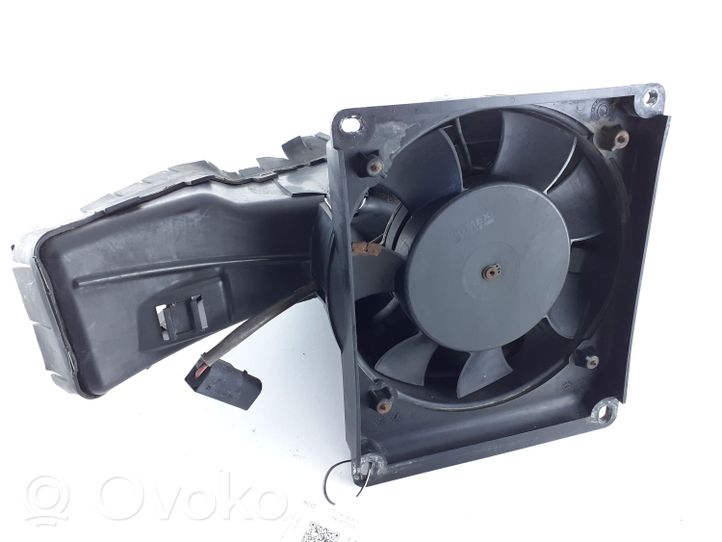 Mercedes-Benz E AMG W212 Ventilatore di raffreddamento elettrico del radiatore A2045051530