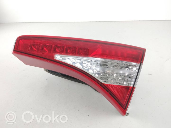 KIA Optima Takaluukun takavalot 924042T1