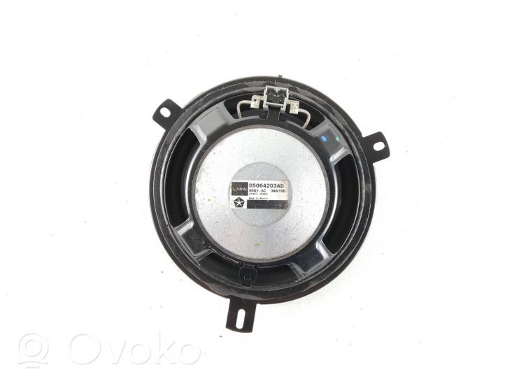 Dodge Nitro Takaoven kaiutin 05064203AD