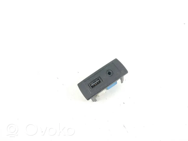 Mercedes-Benz Vito Viano W447 Connettore plug in USB A4478200087