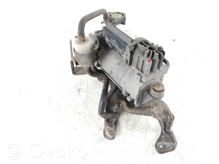 Mercedes-Benz CLS C219 Ilmajousituksen kompressoripumppu A2193200143