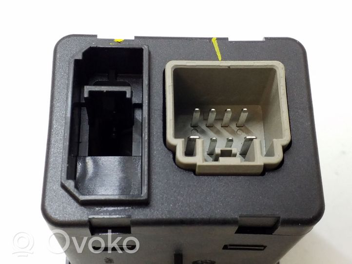 Chrysler 200 USB socket connector 68271006AA