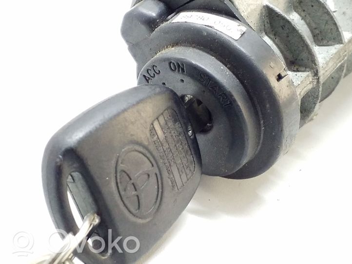 Toyota Avensis T220 Ignition lock 897800502