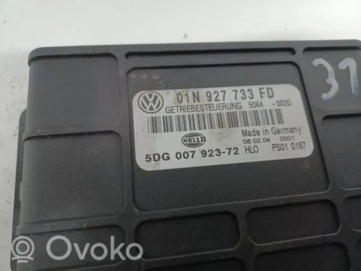 Volkswagen PASSAT B5.5 Centralina/modulo scatola del cambio 01N927733FD