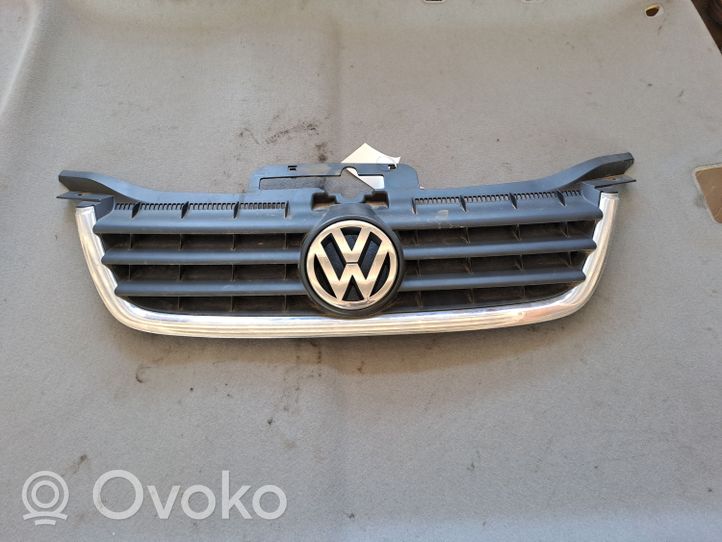 Volkswagen Touran I Etupuskurin ylempi jäähdytinsäleikkö 1T0853651