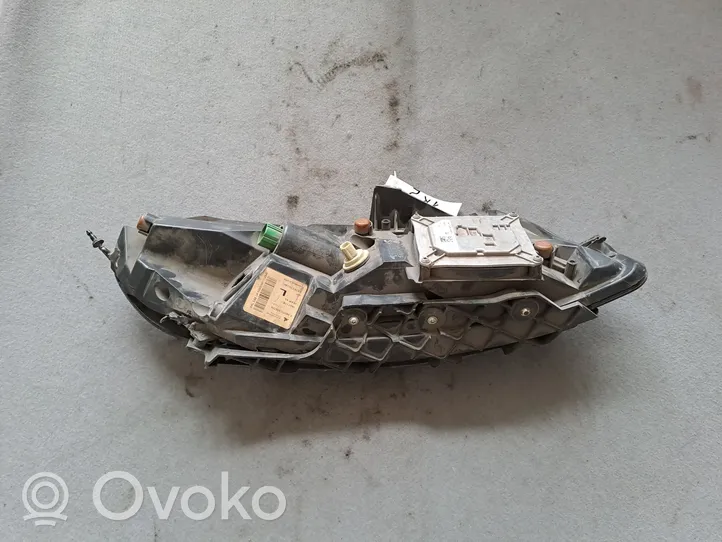 Jeep Cherokee Priekšējais lukturis 68157103AQ