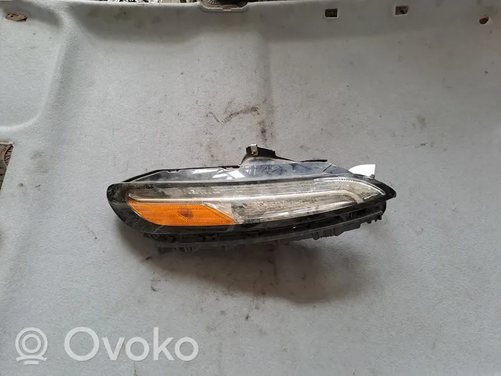 Jeep Cherokee Priekšējais lukturis 681571102AQ